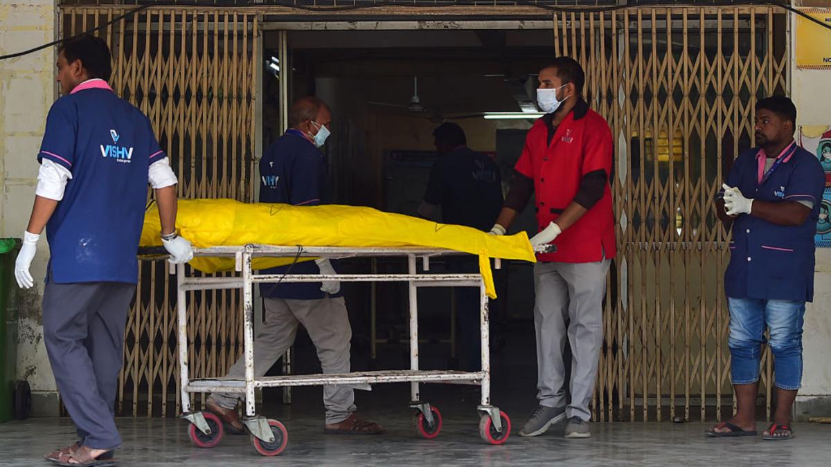 s au trezit ca trebuie anulata inmormantarea familii ale celor morti in avionul air india prabusit au primit ramasite umane gresite