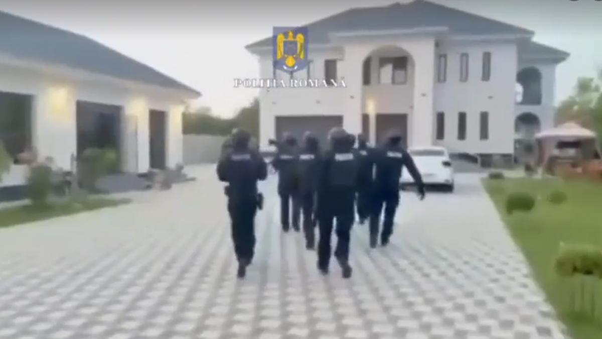 doua vrajitoare din bucuresti au stors 31 000 de euro de la o femeie ce suferea din dragoste au facut o sa creada ca e grav bolnava