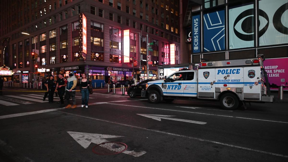 scene de groaza in celebra times square din new york un barbat a inceput sa traga cu arma in multime