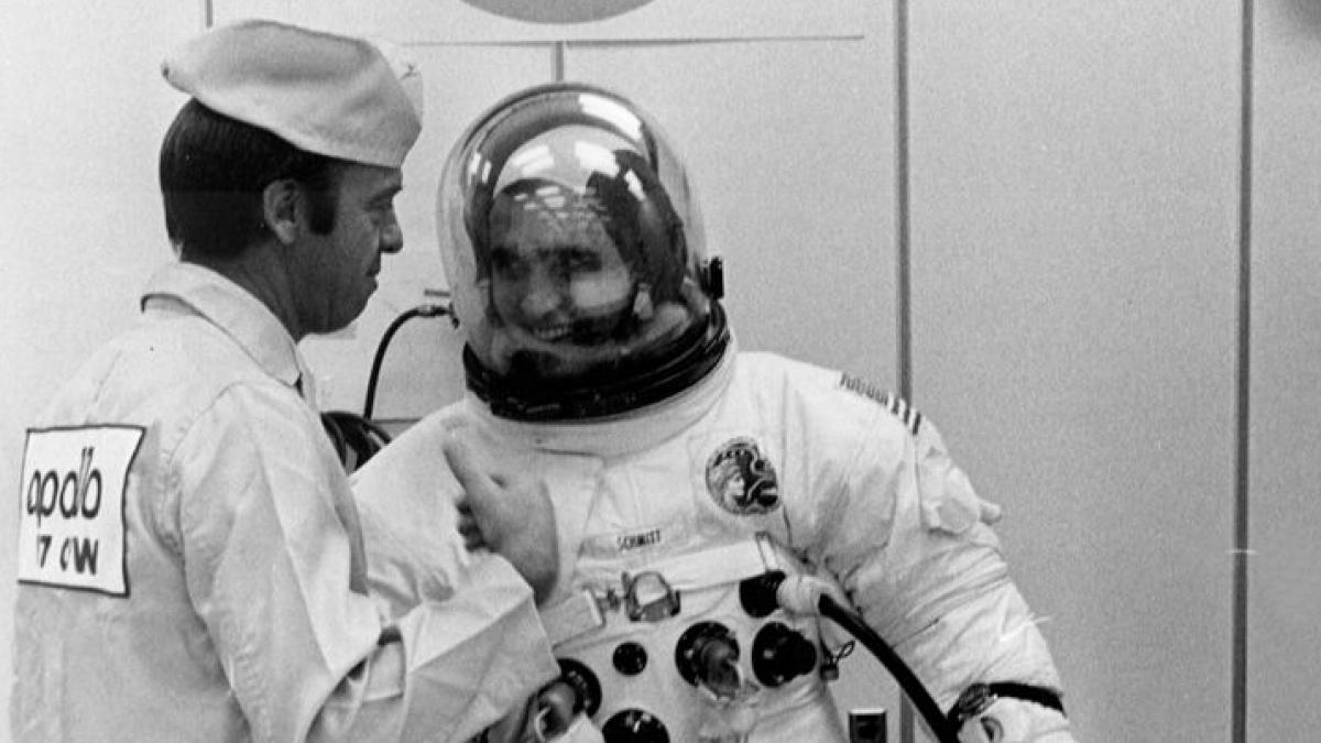 ultimii pionieri ai lunii povestea astronautilor apollo ramasi in viata