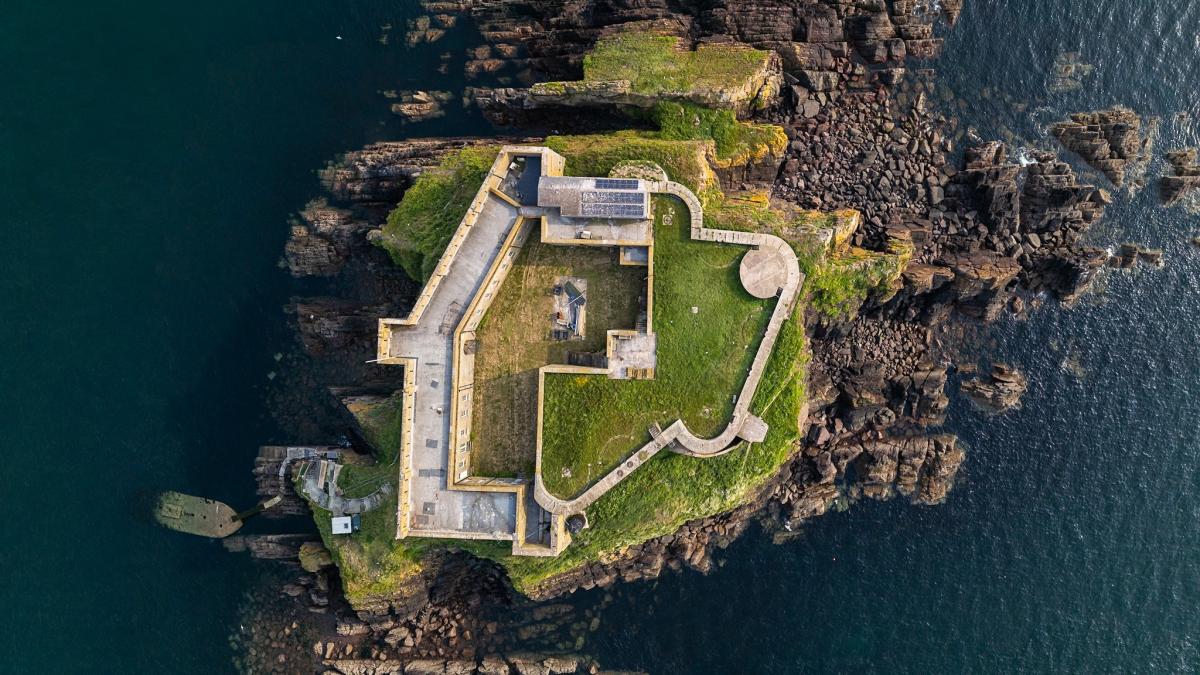 o insula privata din tara galilor cu o fortareata din secolul al xix lea a fost scoasa la vanzare cum arata insula thorne