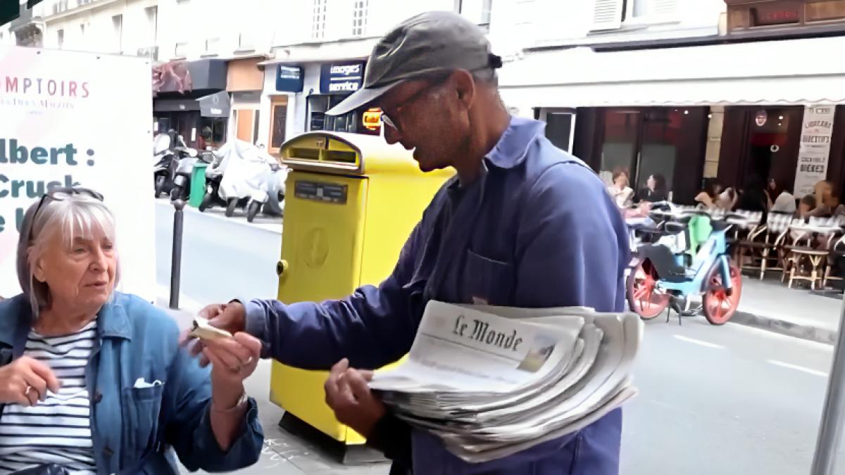 ultimul vanzator de ziare din franta fostul sau client presedintele macron ii va oferi una dintre cele mai inalte distinctii de stat