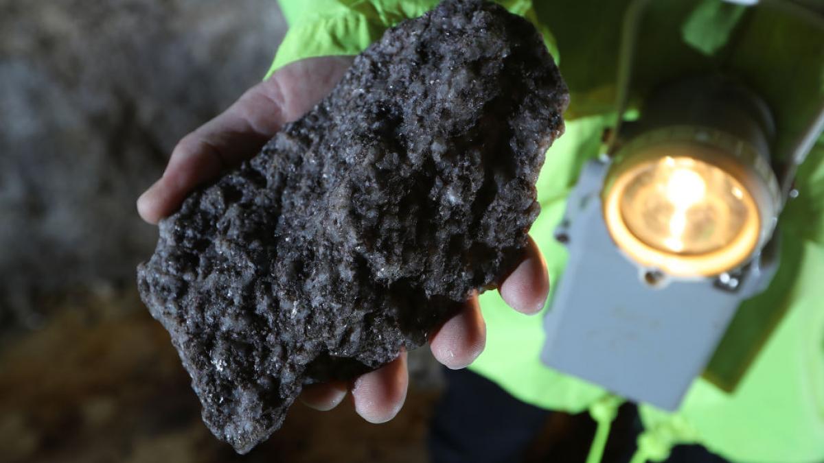 cel mai mare producator de baterii pentru masini electrice din lume a inchis mina de litiu din china