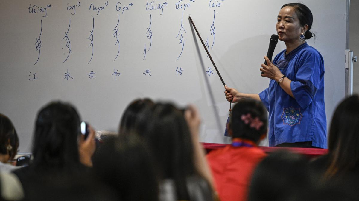 o scriere secreta inventata acum 400 de ani recastiga popularitate doar 12 femei au voie sa predea limbajul ascuns