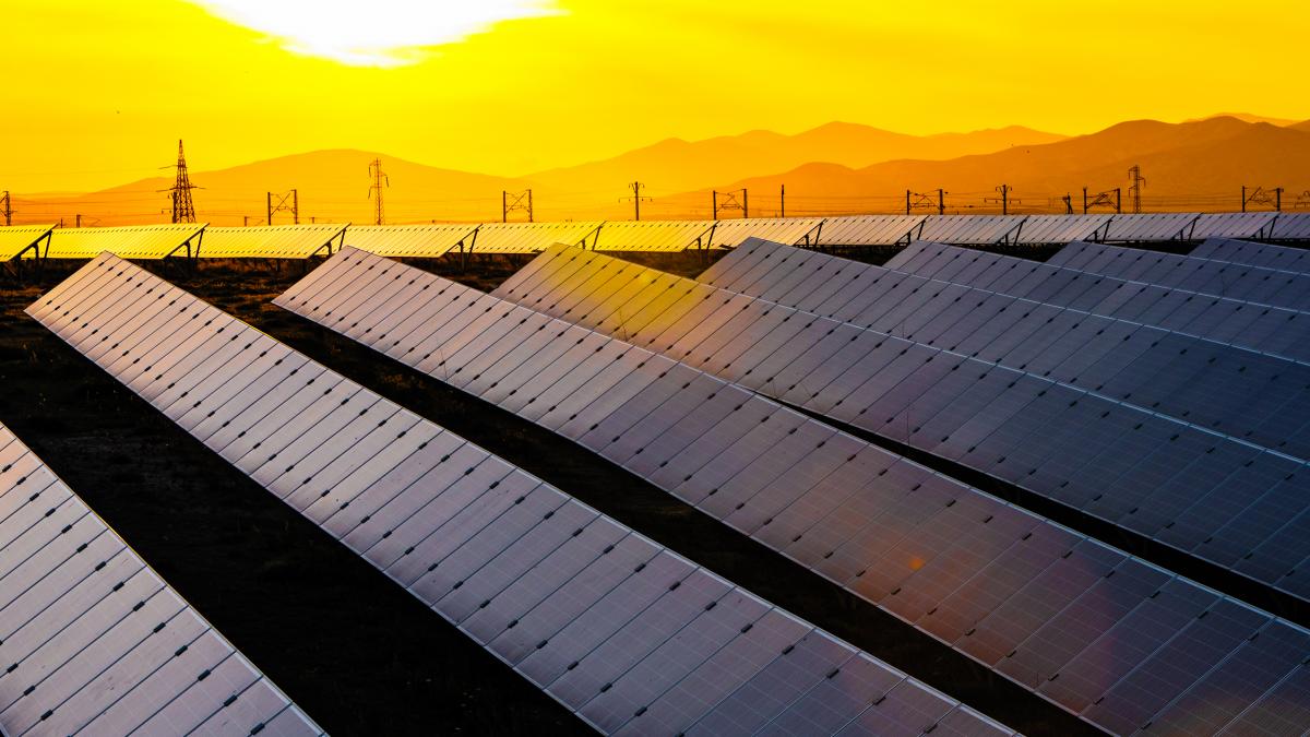 orasul in care oamenii traiesc in intuneric desi locuiesc langa una dintre cele mai mari centrale solare