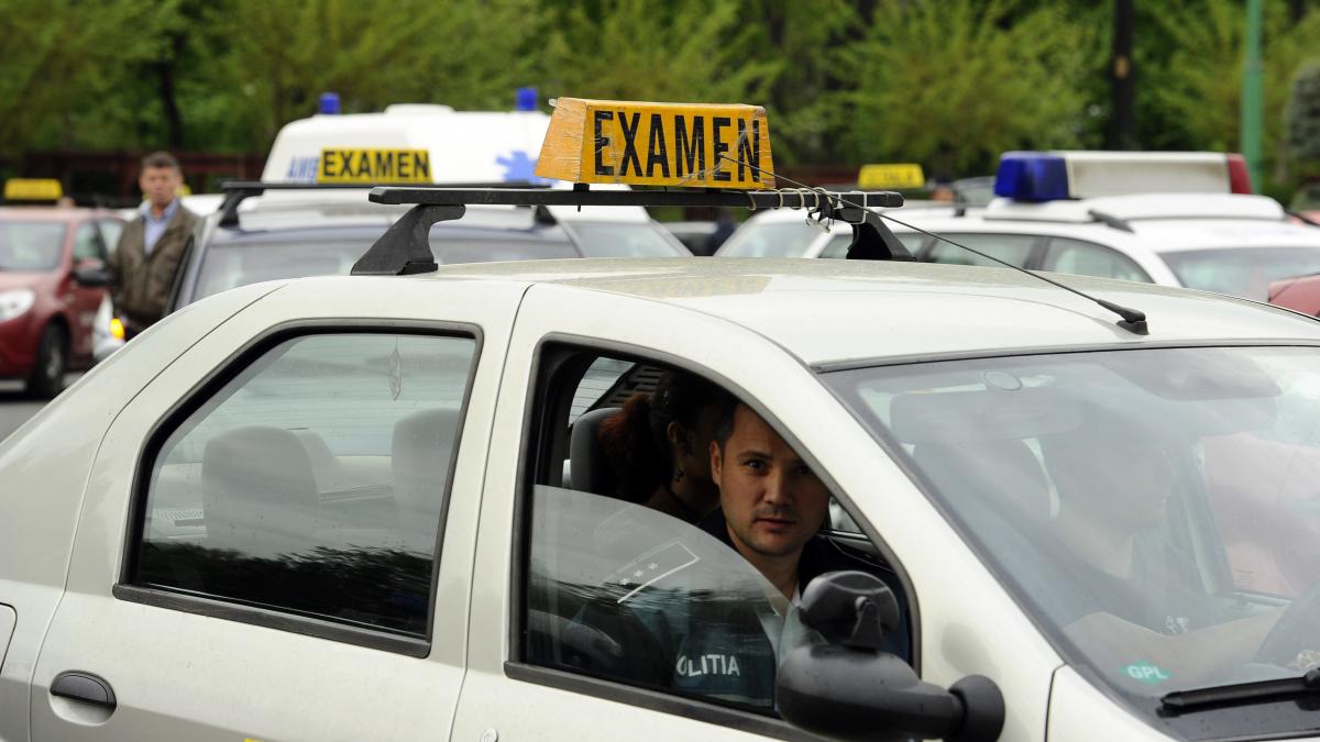 un barbat a facut infarct in timp ce sustinea traseul pentru examenul de permis in bucuresti el a fost resuscitat in strada