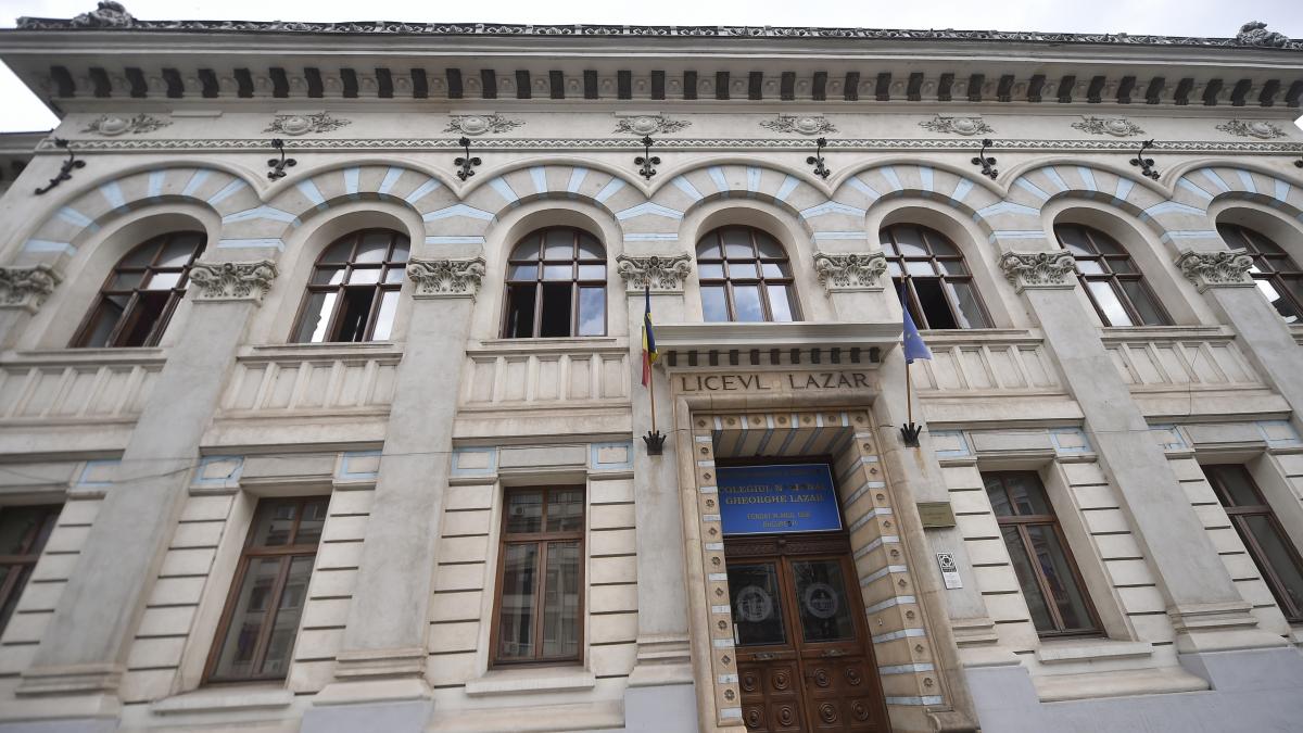 bacalaureat 2025 a doua sesiune elevii sustin marti proba obligatorie a profilului la matematica sau istorie