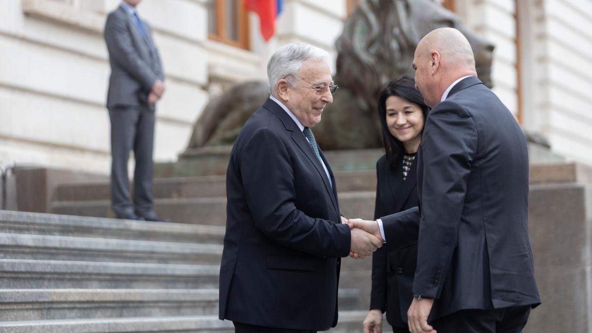 mesajul lui isarescu pentru bolojan despre concedieri cand eram premier am redus doar din cabinet ca erau ai lui radu vasile