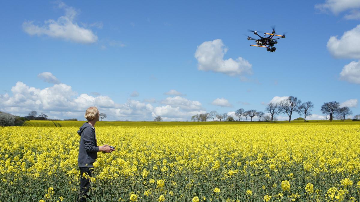 pentru a se proteja in fata rusiei lituania isi va antrena cetatenii sa construiasca si sa piloteze drone