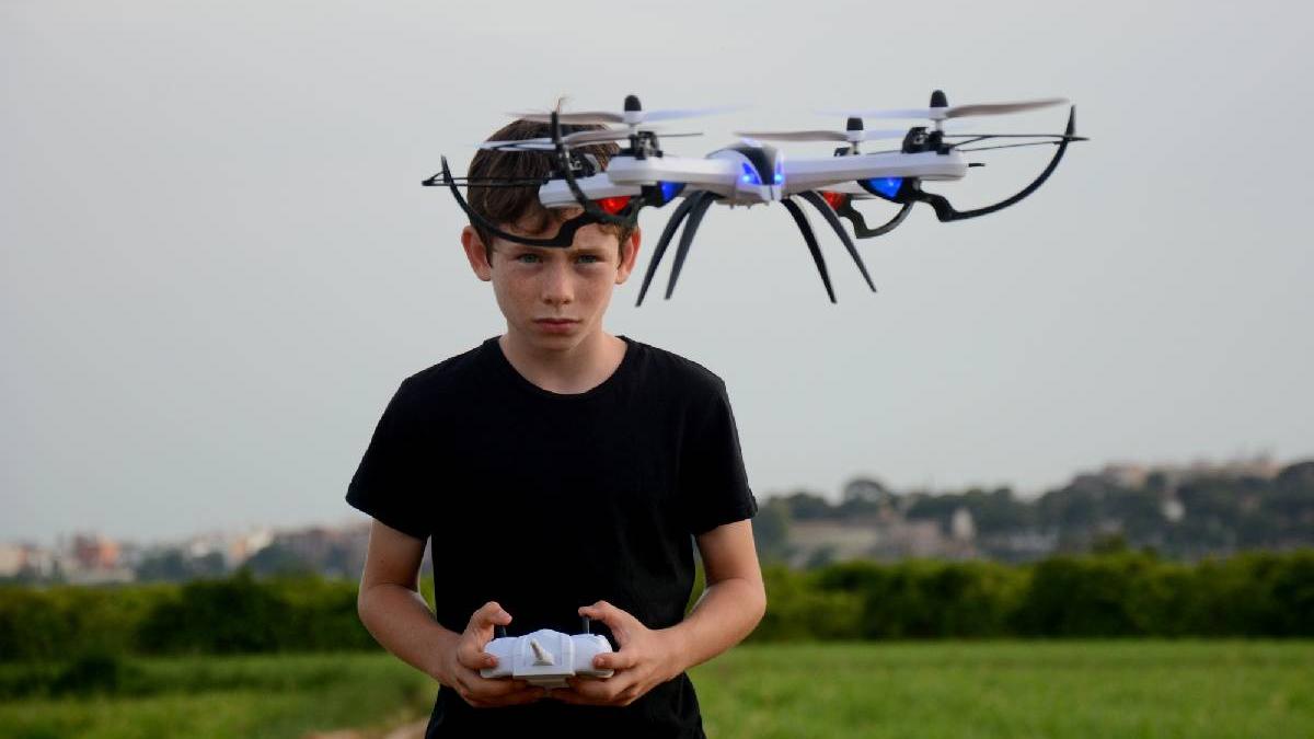 cum se apara lituania de amenintarea rusa ii invata inclusiv pe copii sa construiasca si sa opereze drone