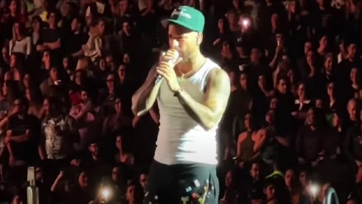 maluma a certat o mama ca si a adus copilul de 1 an la concert si nu i a pus casti momentul a fost filmat si face valva in online