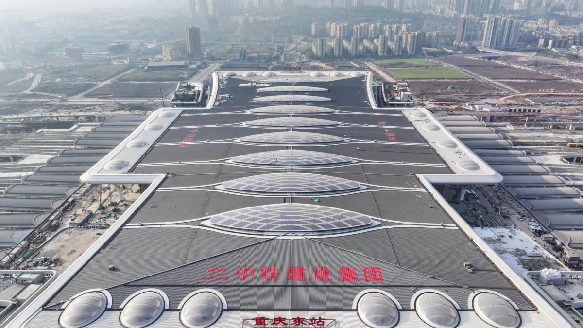 cea mai mare gara din lume cat 170 de terenuri de fotbal a fost deschisa in orasul 8d al chinei cum arata terminalul spectaculos