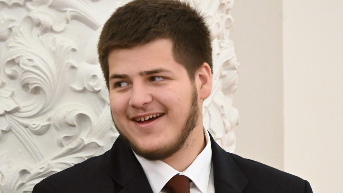 fiul cel mic al lui kadirov a participat la cecenii au talent a ajuns chiar si in semifinala