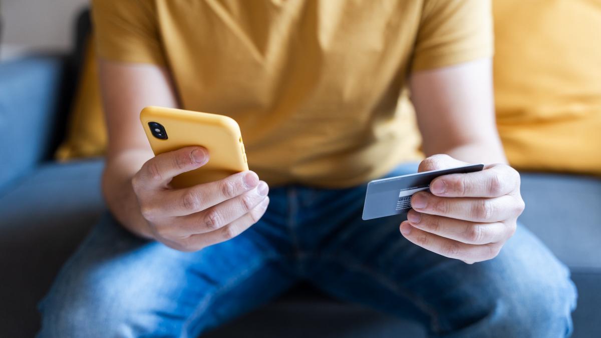 o noua inselatorie online in romania victimele sunt pacalite ca primesc un laptop gratuit in schimbul unei taxe de transport