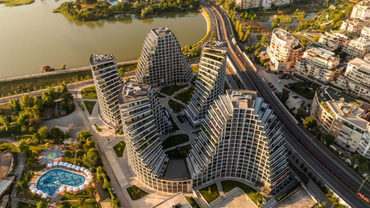 turnurile ondulate unice in lume au aparut in cea mai saraca tara europeana proiectul futurist schimba complet fata capitalei