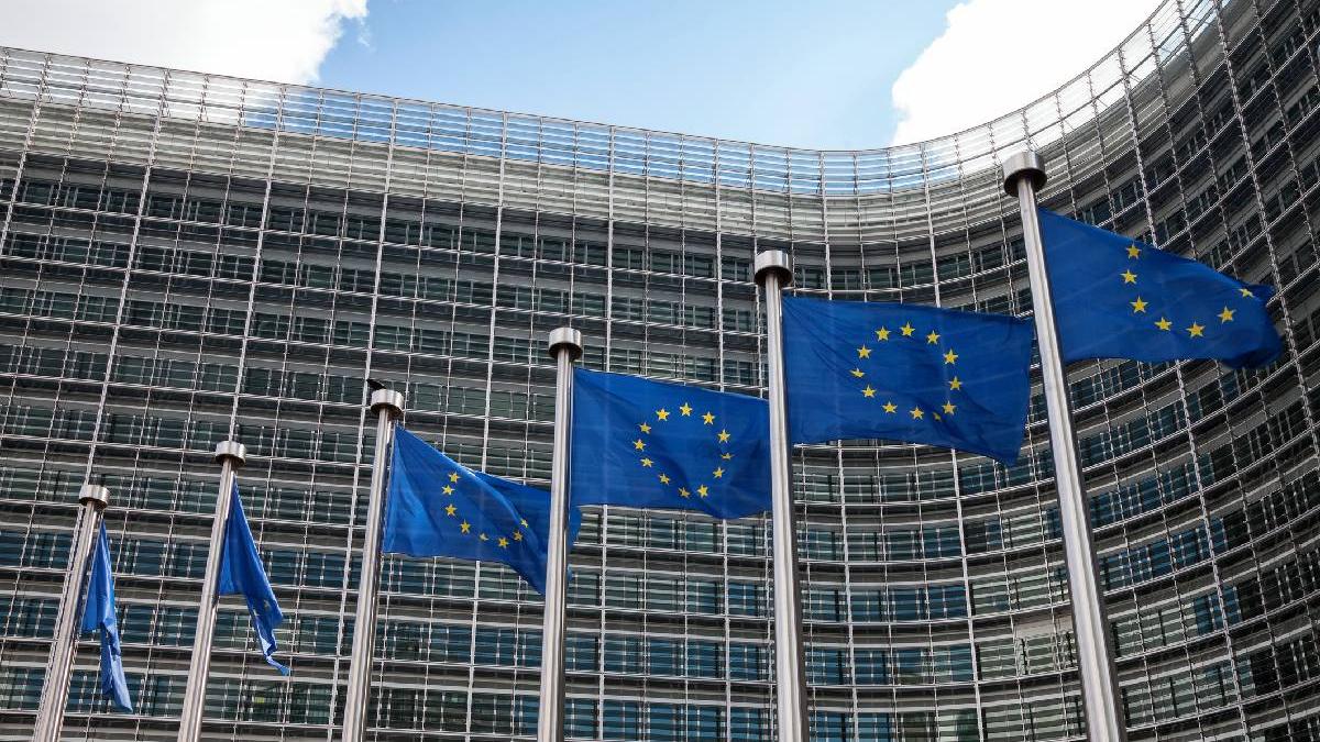 ue semneaza un imprumut de 500 de milioane de euro pentru a proteja securitatea energetica a ucrainei inainte de venirea iernii