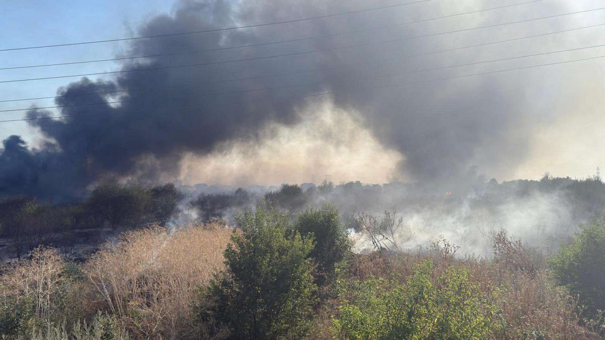 alerta in clinceni incendiu puternic cu degajari mari de fum populatia a fost evacuata