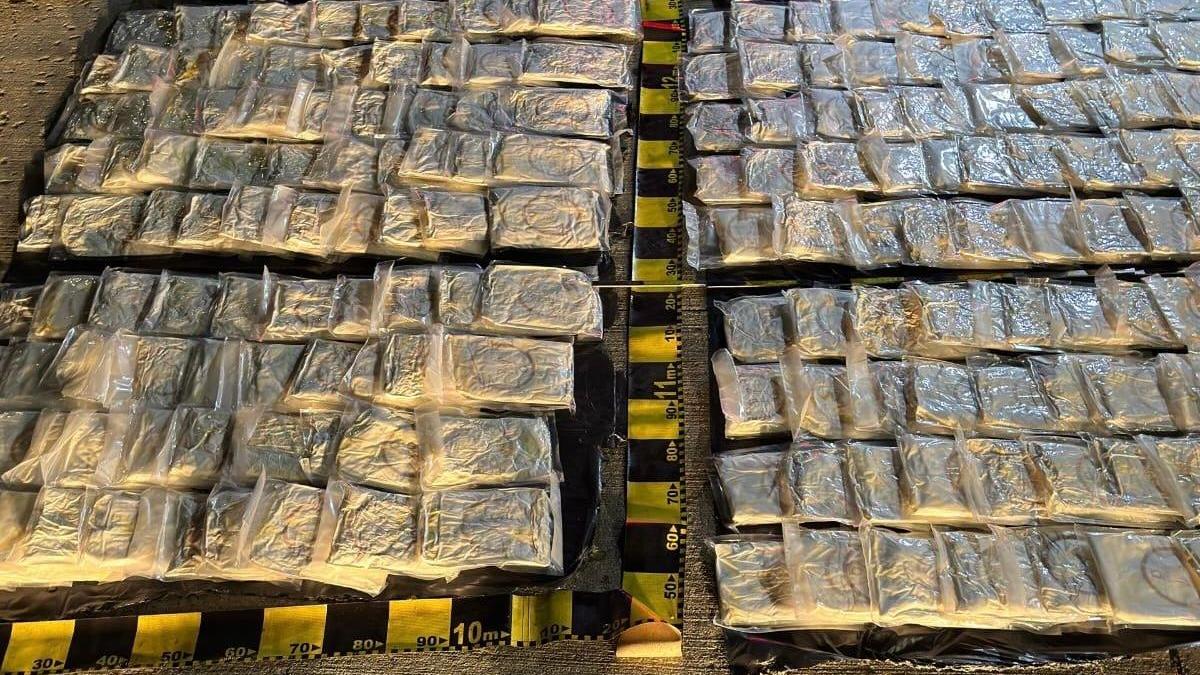 cea mai mare captura de droguri din 2025 aproape 70 de kilograme de cocaina gasite intr o rulota in sibiu doi sarbi pazeau marfa