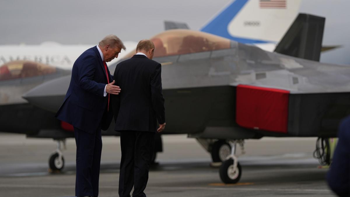 Vladimir Putin si Donald Trump in Alaska