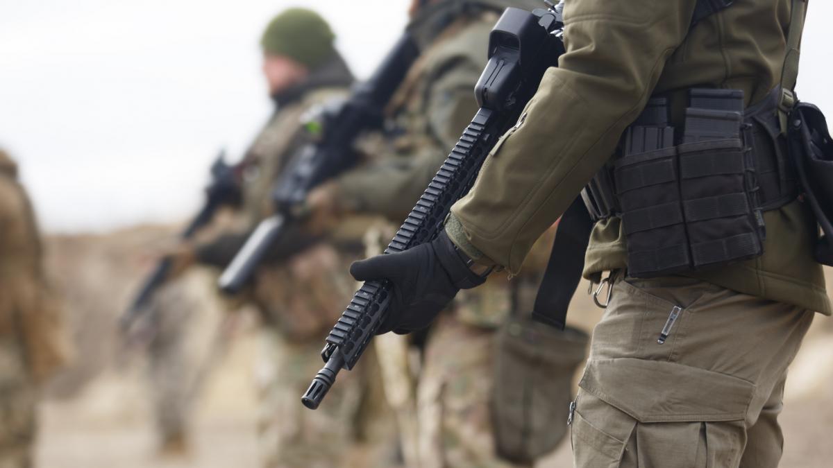 ucraina angajeaza chirurgi plasticieni renumiti ca sa schimbe fata spionilor sai acesti oameni isi iau viata de la zero