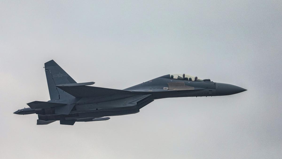 un avion rusesc su 30 s a prabusu in marea neagra langa insula serpilor