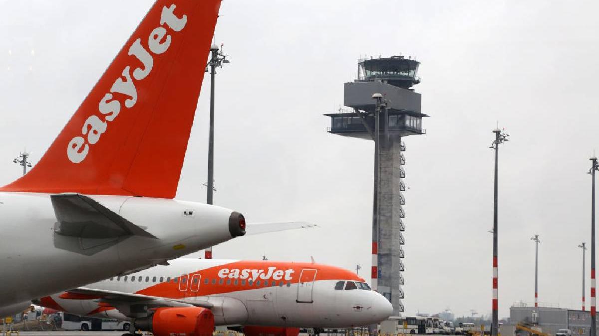 zboruri suspendate temporar pe aeroportul din manchester dupa ce doua avioane easyjet s au ciocnit