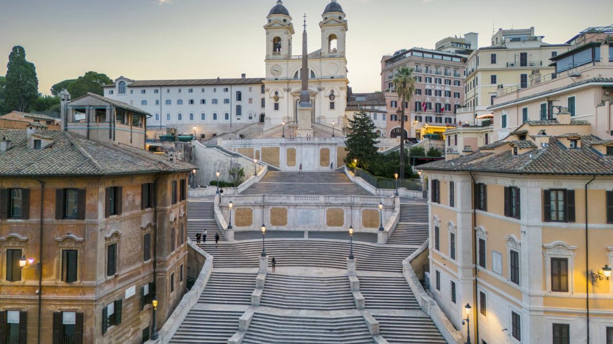 autoritatile italiene a cerut google sa schimbe harta romei mai multe masini au ajuns la scarile din piazza di spagna