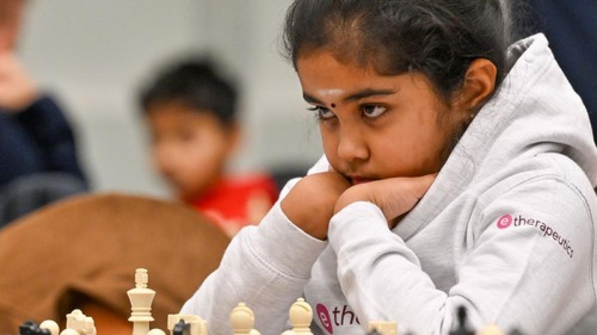 cine este cea mai tanara jucatoare din istorie care a batut un mare maestru la sah a reusit performanta la numai 10 ani