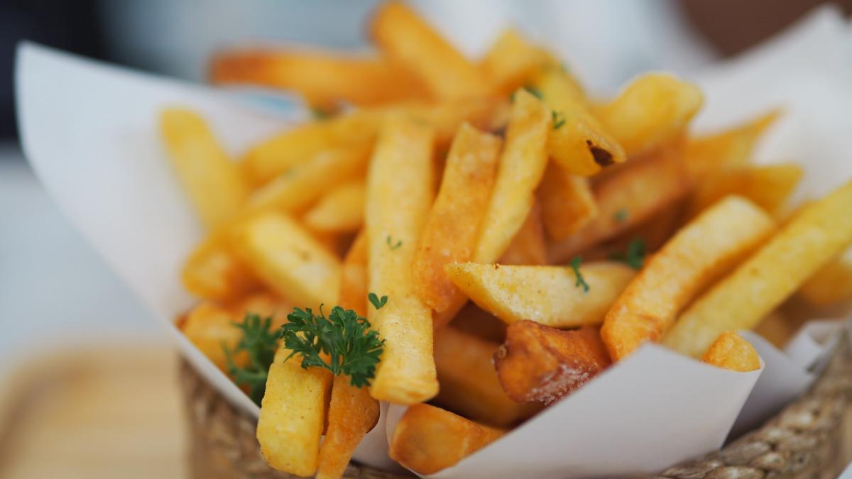 consumul de cartofi prajiti vine cu un risc neasteptat pentru sanatate