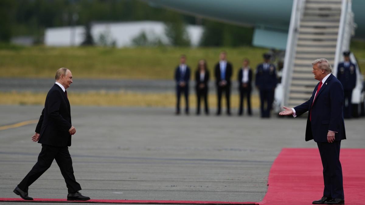 Vladimir Putin si Donald Trump in Alaska