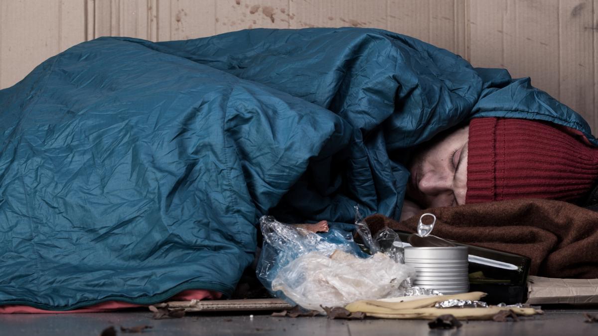 o fata de doar 13 ani a inventat o patura termica cu energie solara pentru persoanele fara adapost