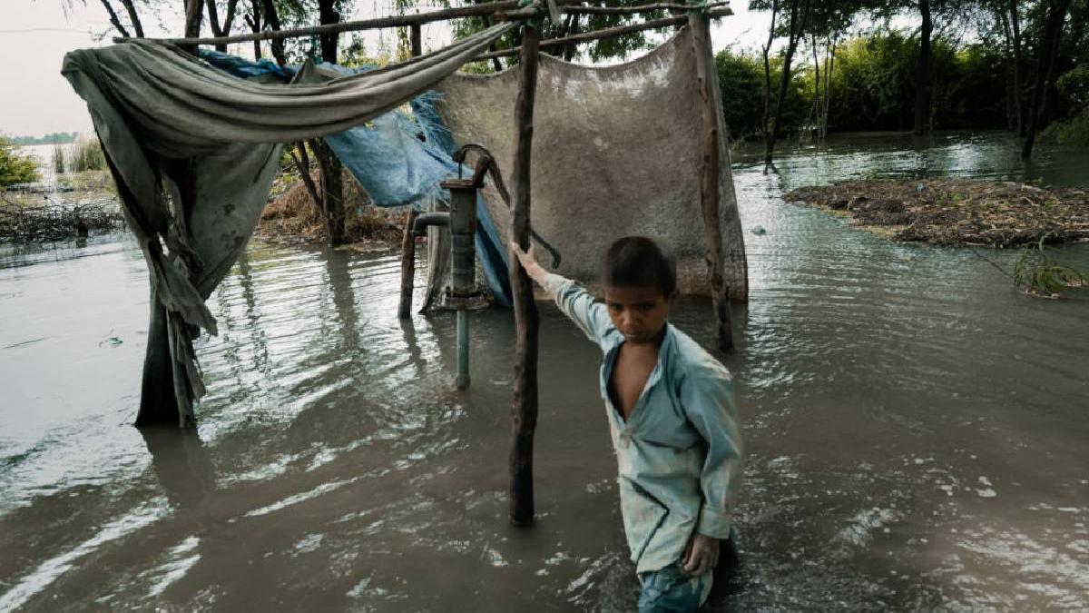 viituri fulger au ucis peste 300 de persoane in pakistan si in kashmir simteam ca moartea se uita direct la mine