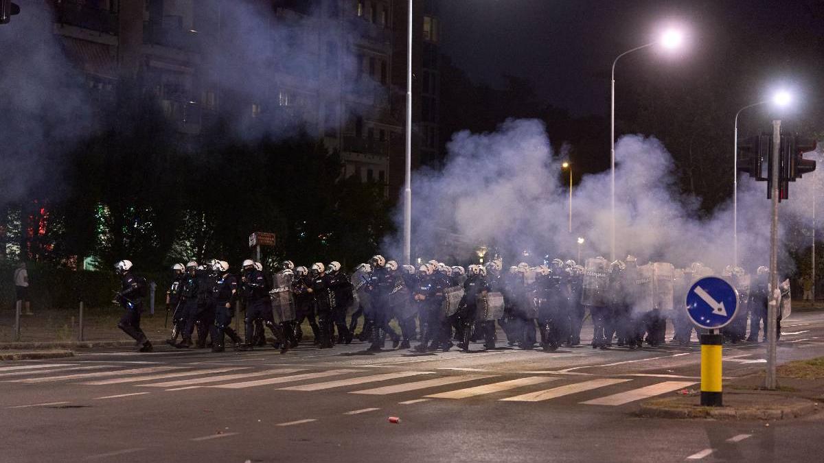 aleksandar vucic promite un raspuns puternic dupa cinci zile de proteste violente in serbia