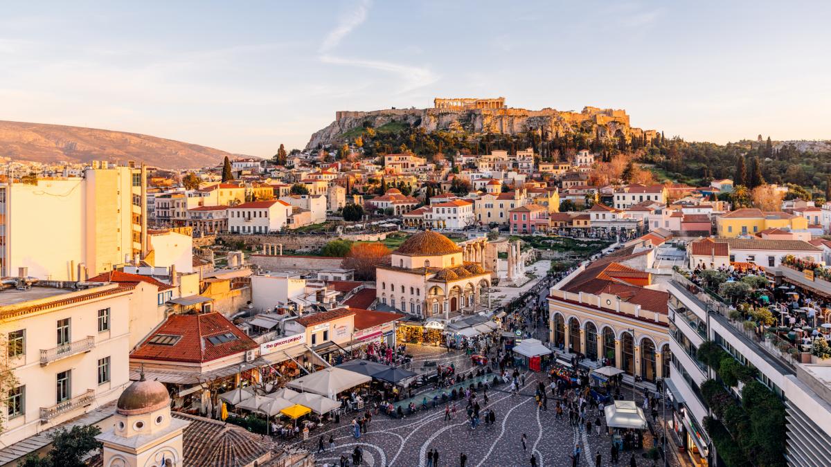 chinezii domina programul de vize de aur al greciei cumpara pe repede inainte si fara sa se uite mii de apartamente in atena