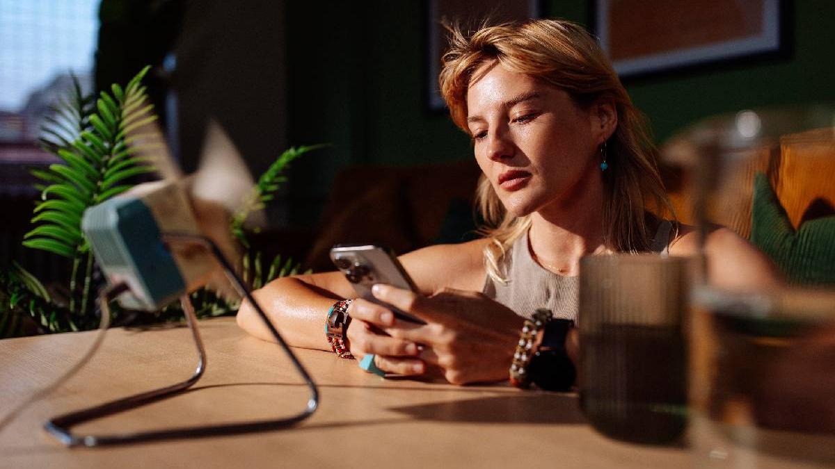 cum sa iti protejezi telefonul de supraincalzire in timpul valurilor de caldura