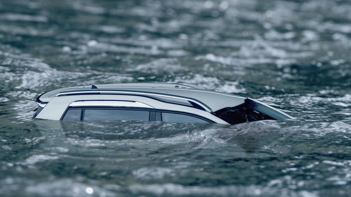 doi pescari au descoperit intr un rau o masina si fara sa stie au rezolvat un caz misterios din 1967