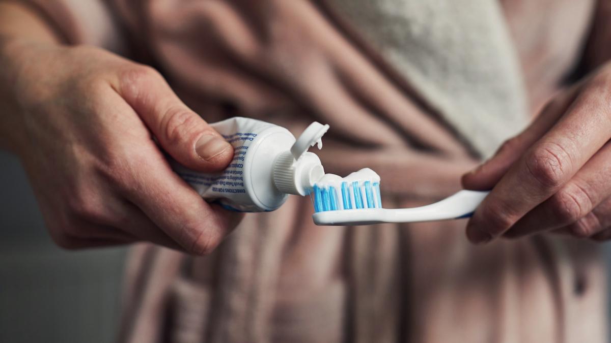 pasta de dinti din par uman zambete mai sanatoase care pornesc de la un banal tuns