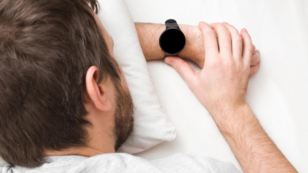 ceasul unui barbat a apelat accidental 112 politia l a cautat toata noaptea in padure insa el era acasa si dormea