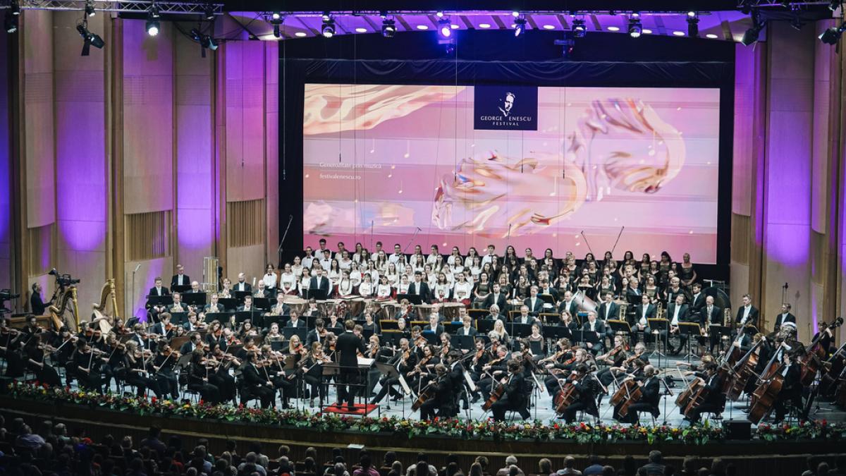 festivalul enescu isi propune sa aduca oamenii mai aproape de muzica clasica