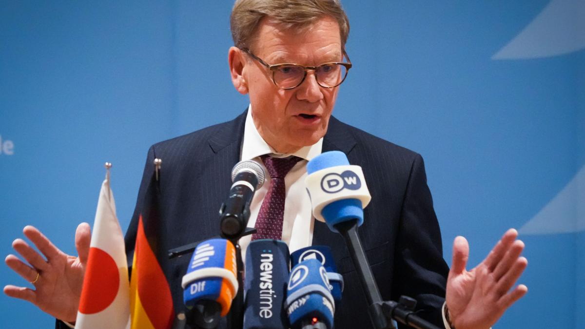 ministrul de externe al germaniei exclude participarea trupelor la o eventuala misiune de pace in ucraina