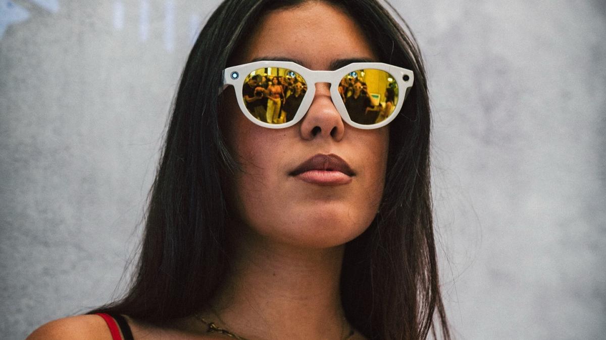 ochelarii inteligenti ray ban oakley meta ai fotografia si filmarea dintr o singura privire