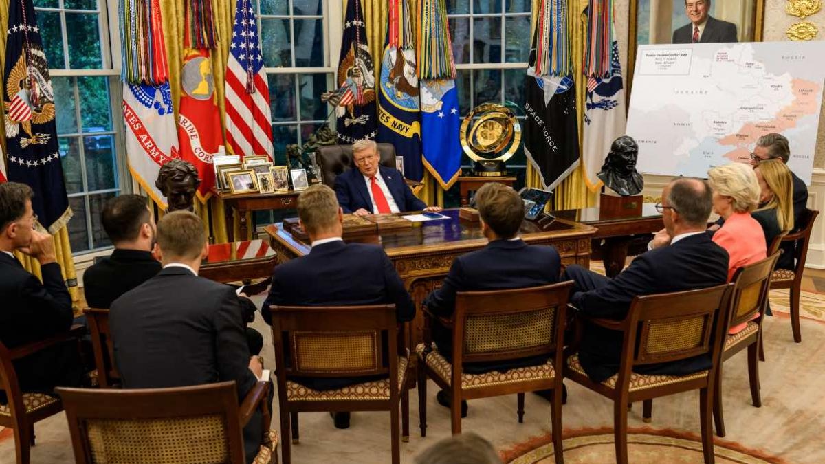 summit istoric la casa alba trump zelenski poate pune capat razboiului aproape imediat macron putin vrea capitularea ucrainei