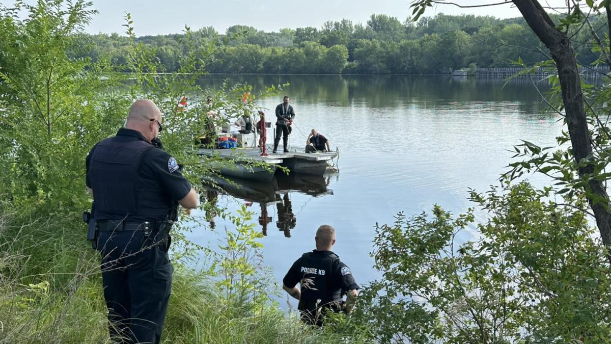 un pescar a descoperit o masina pe fundul unui rau si a rezolvat un caz de disparitie vechi de 60 de ani a fost 100 noroc