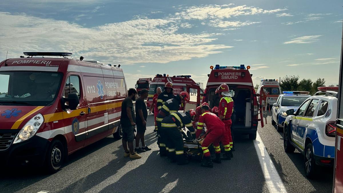 accident grav pe a3 dupa ce o masina s a izbit de parapetul median o victima este inconstienta alte sase sunt in stare critica