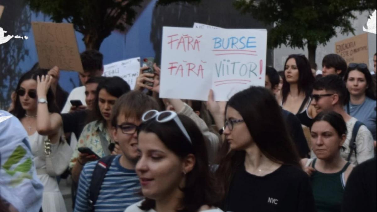 ministrul educatiei ii trimite la munca pe studentii carora le taie bursele tinerii anunta proteste la ora 14 00