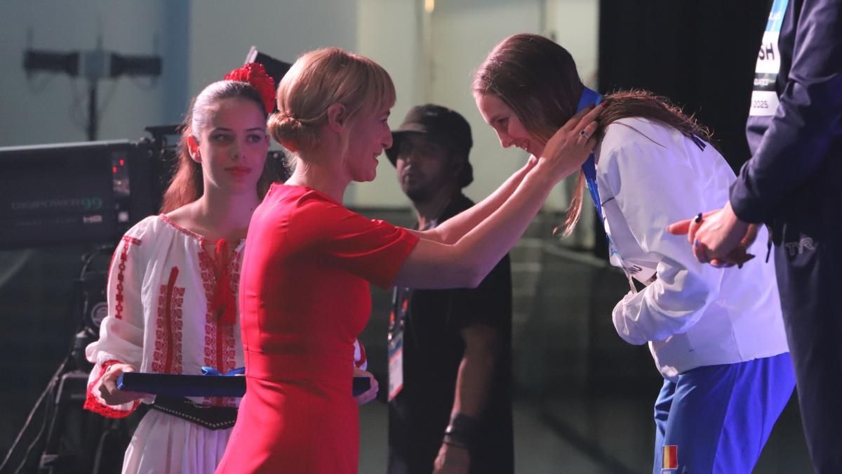 daria silisteanu a fost medaliata cu argint la campionatele mondiale de inot pentru juniori
