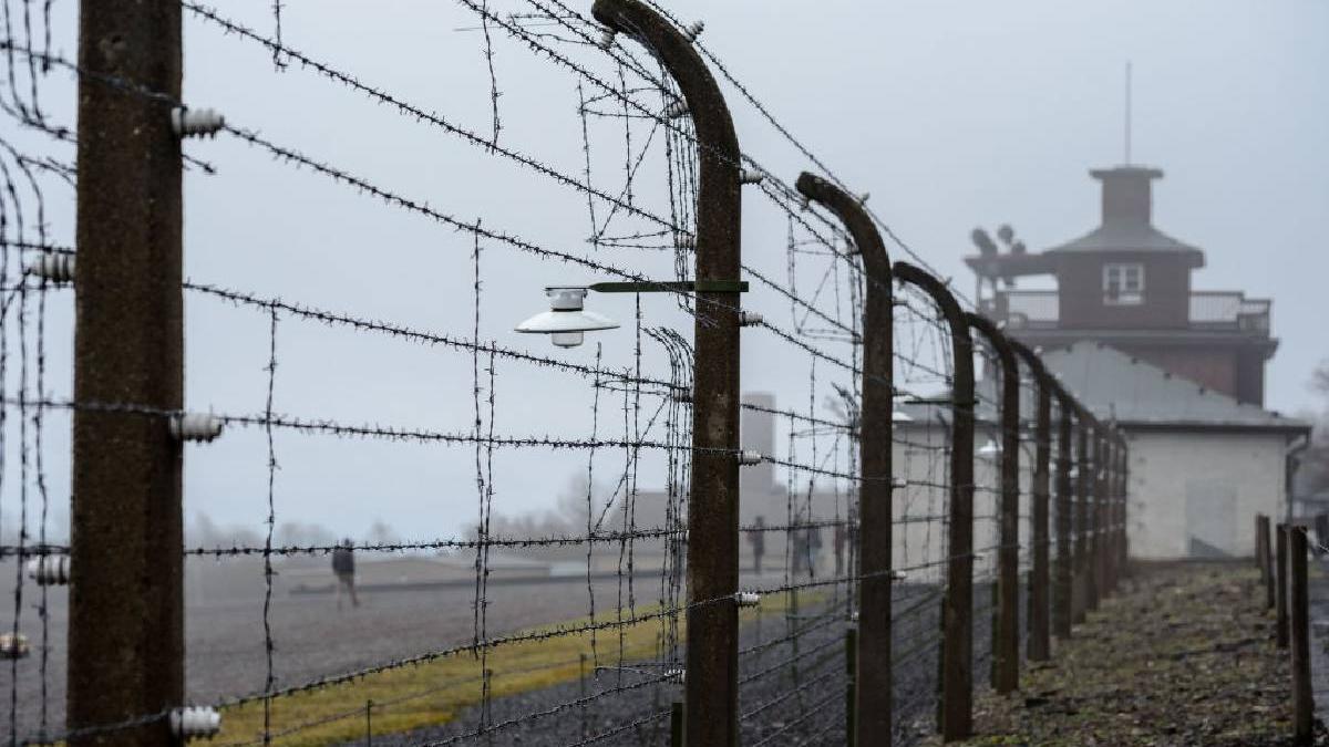 decizie in germania buchenwald poate interzice accesul celor care poarta esarfa palestiniana keffiyeh