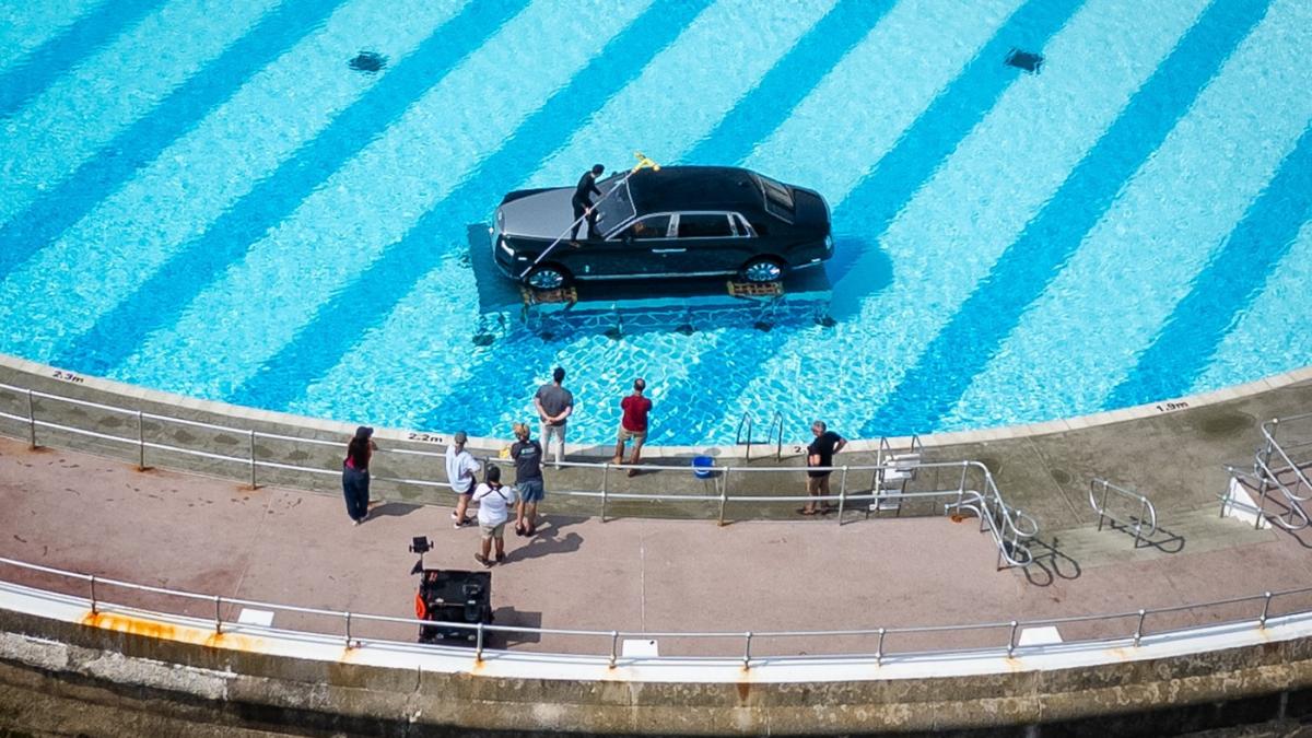 Rolls-Royce in piscina