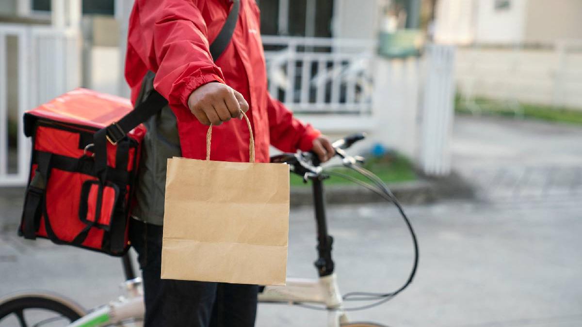 orasul lui putin a interzis livratorii si curierii straini doar rusii mai au voie sa munceasca