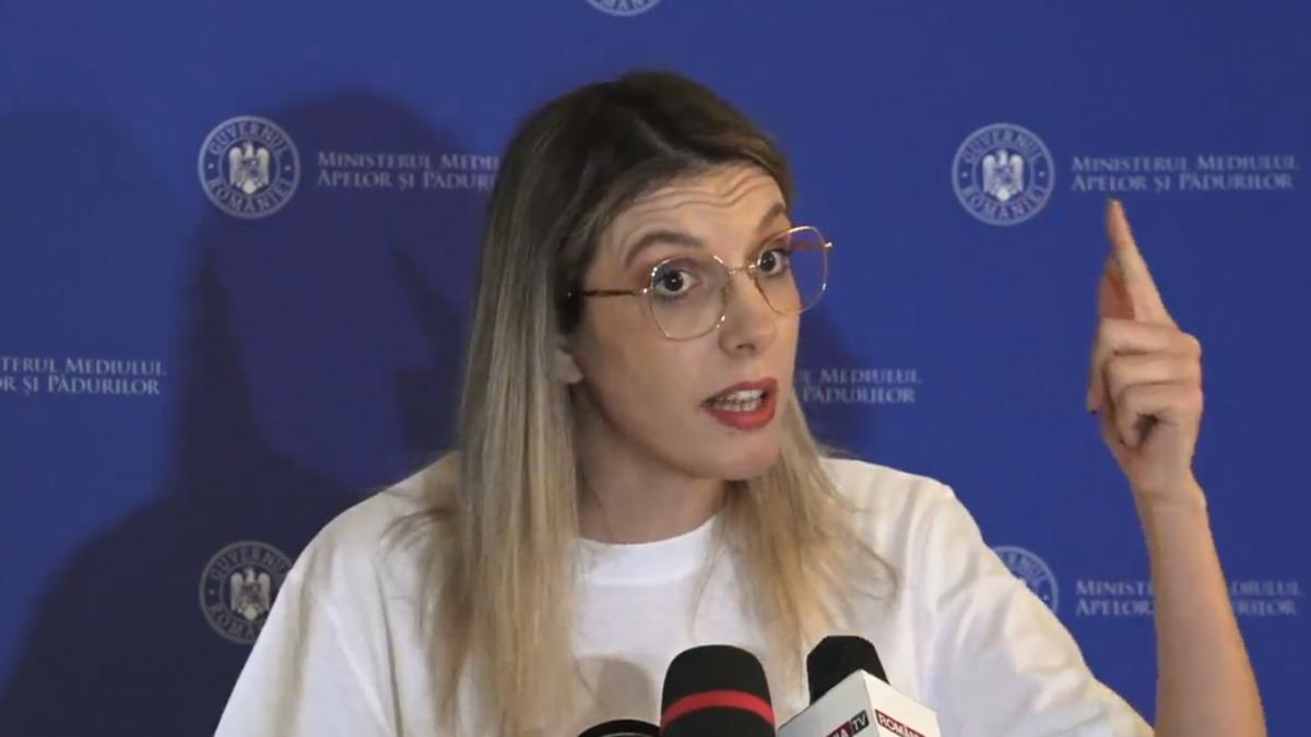 scandal la ministerul mediului buzoianu s a certat cu protestatarii romsilva nu e vaca de muls pentru nimeni v ati batut joc